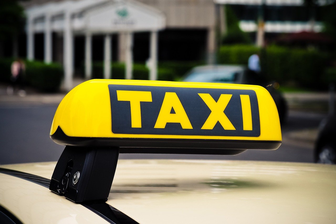 Kiedy taksówka okaże się najlepszą formą transportu?