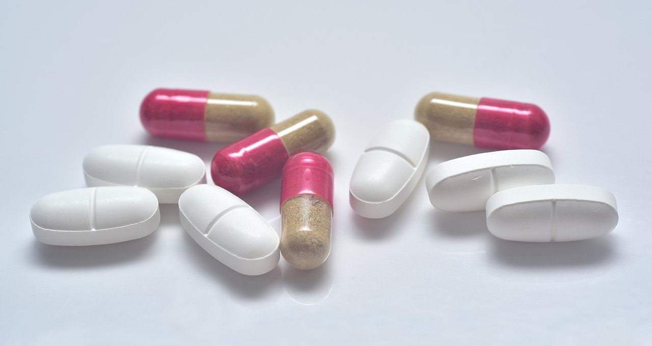 Jakie wytyczne spełniają opakowania produktów farmaceutycznych?