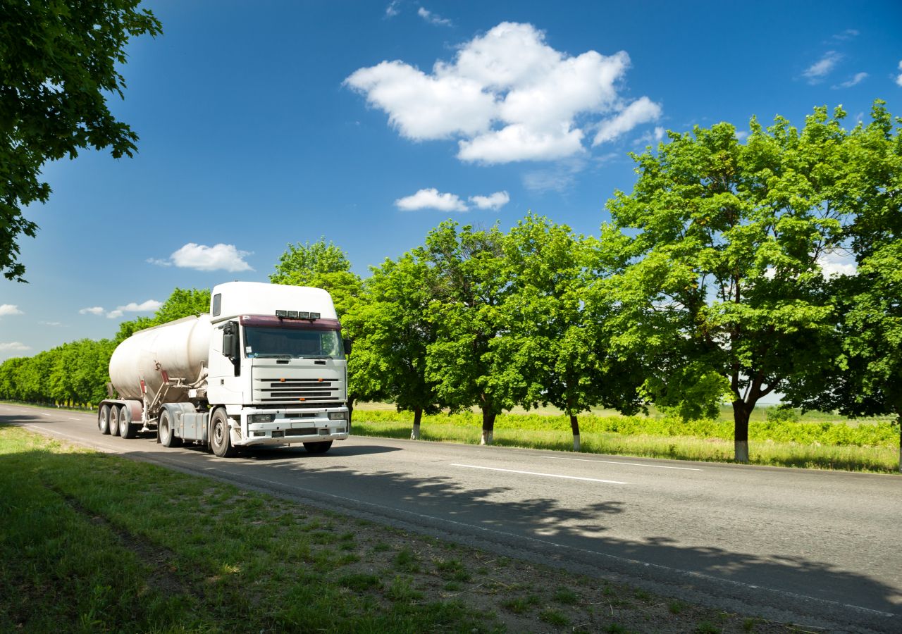Transport ciężarowy – czym się charakteryzuje?